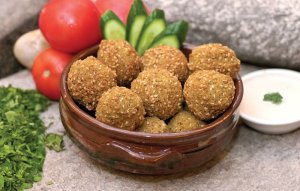 الطعمية-الخليجية-على-أصولها-800x510
